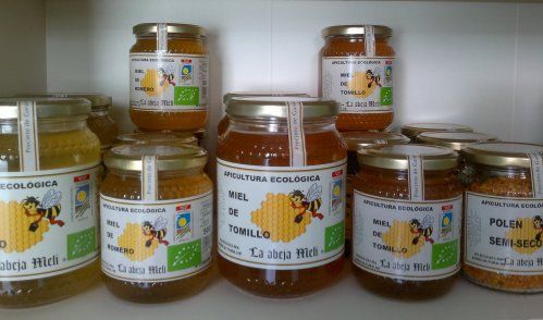 Miel Natural de la Sierra Norte de Madrid, envasada artesanalmente, y ecológica.
Deliciosa.....
 